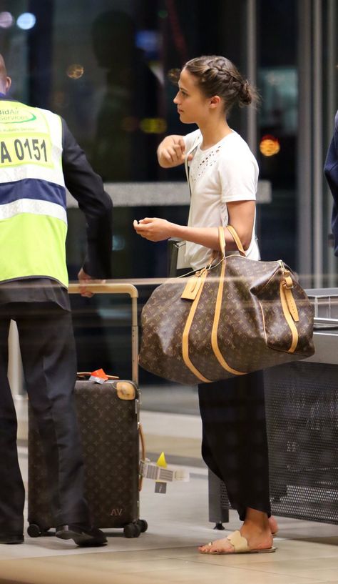 Alicia Vikander Style, Lv Luggage, The Danish Girl, Travel Chic, Fashion Gal, Alicia Vikander, Bag Obsession, Airplane Mode, Estilo Chic