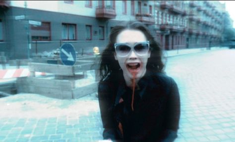 isabelle adjani in possesion (1981) screaming while blood comes out of her mouth Possession 1981 Aesthetic, Anna Possession 1981, Anna Possession, Possession Aesthetic, Isabelle Adjani Possession, Horror Women, Possession Movie, Possession 1981, Cinema Quotes