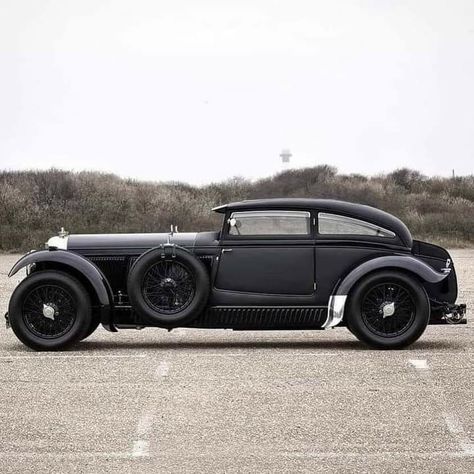 A 1930 Bentley Speed Six. 240z Datsun, Bentley Speed, Bentley Motors, Blue Train, Bentley Car, Classic Sports Cars, Car Projects, Expensive Cars, British Cars