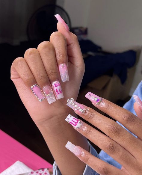 15 Birthday Nails, Birthday Nails Square, Sweet 16 Nails, Nails Girly, Birthday Nail Designs, 15 Birthday, Girly Acrylic, Acrylic Toe Nails, Short Fake Nails