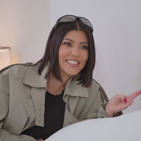 Kourtney Bob, Kourtney Kardashian Hair Short Bob, Kourtney Kardashian Bob, Kourtney Kardashian Short Hair, Kourtney Kardashian Hair, Magical Hair, Kardashian Hair, Inspo Hair, Diy Hair Color