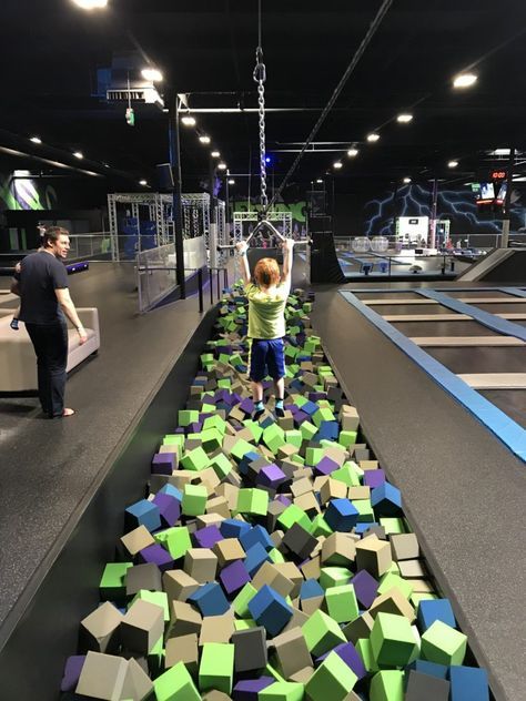 Indoor Trampoline Park, Indoor Play Area, Creative Kids Rooms, Backyard Trampoline, Kids Indoor Playground, Bouncy House, Indoor Trampoline, Sport Park, Kampot