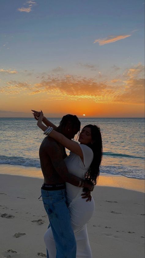 Kylie And Travis Scott, Romantic Beach Photos, Kylie Jenner Fotos, Kylie Scott, Kylie Travis, Estilo Kylie Jenner, Romantic Beach, Kylie Kristen Jenner, King Kylie