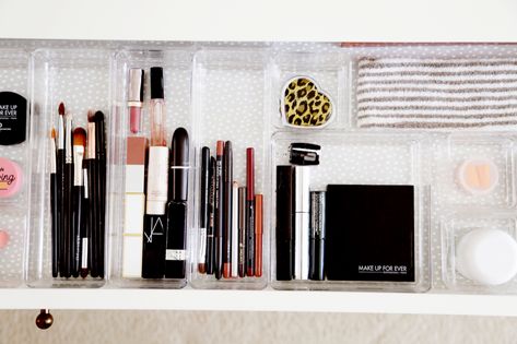 How to Edit & Organize Your Makeup on the Go - Simply Spaced Organizing Company, Decluttering Home, Closet Transformation, Photo Organizing, Professional Organizing, Home Organizing, Makeup Vanity Mirror, Digital Organization, Aesthetic Bathroom