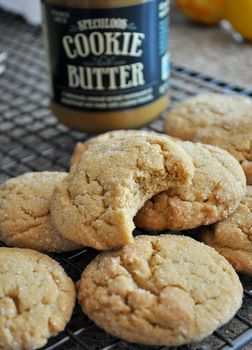 Biscoff spread is a peanut butter-like spread made of sweet and spicy speculaas cookies. It has a buttery, brown sugar flavor with a hint of gingersnap to it. The spread is growing in popularity and is more and more widely available (it’s sold as Speculoos Cookie Butter at Trader ... Trader Joes Cookie Butter, Cookie Butter Cookies, Vanilla Wafer Cookies, Speculoos Cookie Butter, Biscoff Recipes, Vanilla Wafer, Biscoff Cookie Butter, Biscoff Spread, Cookies Baking