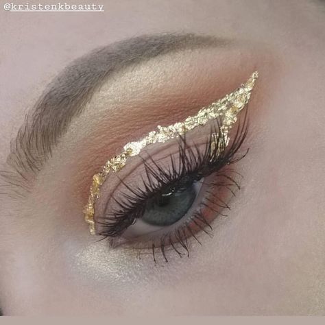 Gold Graphic Liner, Dance Show Makeup, Greek Makeup, Gold Eyeliner, Gold Makeup Looks, Concert Makeup, Show Makeup, Glam Makeup Look, Colorful Eye Makeup