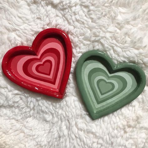 Sage green and red clay tray Small Clay Jewelry Holder, Clay Art Heart Tray, Diy Ring Tray, Cute Jewelry Tray, Polymer Clay Tray Jewelry Dish, Aesthetic Clay Tray, Jewelry Clay Tray, Jewelry Tray Ideas, Heart Clay Ideas