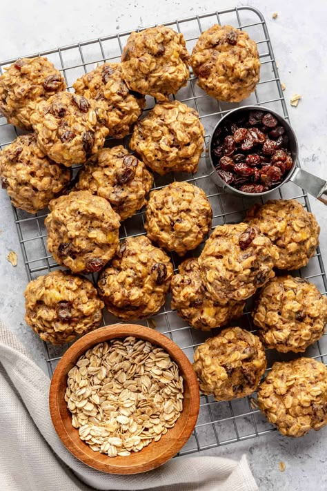 Oatmeal Breakfast Cookies Fluffy Oatmeal Cookies, Cookies With Raisins, Microwave Oatmeal, Cookies Oatmeal, Breakfast Oats, Oat Recipes, Breakfast Cookie, Oatmeal Raisin Cookies Chewy, Oatmeal Breakfast Cookies