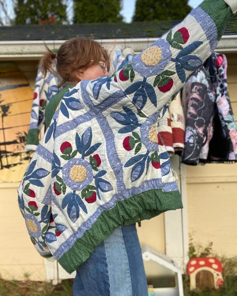 Embrace the magic of the solstice with these cozy quilt coats, handcrafted from upcycled heirloom quilts. A beautiful way to honor tradition and stay stylish in the dark of the season! Come see these, and more, @thefernwoodmakersparty Winter Bazaar this weekend 🌛🪡♻️ #upcycled #quiltcoat #repurposedtextiles Vintage Quilt Coat, Quilt Repurpose Ideas, Repurpose Old Quilts, Quilting Aesthetic, Old Quilts Repurposed Ideas, Quilted Coat Outfit, Quilt Upcycle, Quilt Hoodie, Quilt Clothes