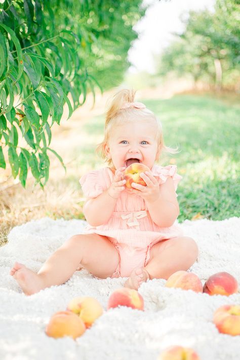 Peach Photoshoot, 6 Month Baby Picture Ideas, One Year Pictures, Baby Birthday Photoshoot, First Birthday Photography, Themed 1st Birthday, Birthday Party At Home, Themed First Birthday, 1st Birthday Pictures