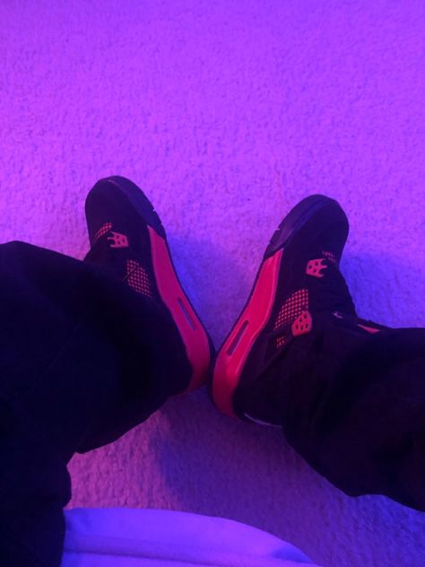 Red Thunder 4s Outfit, Red Thunder 4s, Red Thunders, Thunder Outfit, 4s Outfit, Thunder 4s, Travis Scott Wallpapers, Red Thunder, Aesthetic Things