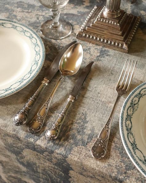 Dreamy Rococo cutlery, 18th century porcelain and tapestry printed table linens 🦢 All available right now on our website. Photographed at @lamport_hall #antique #antiquetableware #antiquetable #tablescape #tablestyling #tabledecor #tablesetting #maisonfete Southern Gentleman Style, 18th Century Porcelain, Rococo Revival, Etiquette And Manners, Lakeside Wedding, Ideas Casa, Reference Book, Antique Table, Antique Porcelain