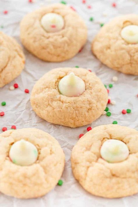 Eggnog Thumbprint Cookies are chewy eggnog flavored cookies with a Sugar cookie Hershey's Kiss in the middle! This cookie recipe is a must make for anyone who loves eggnog and so perfect for a Christmas Cookie tray! Flavored Cookies, Andes Mint Cookies, Baileys Cheesecake, Eggnog Cookies, Homemade Tzatziki Sauce, Chewy Peanut Butter Cookies, Peanut Butter Blossoms, Sugar Cookie Bars, Greek Flavors