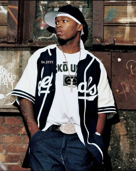 Hiphop Style Mens, 50 Cent Wallpaper, Rnb Outfit, Tupac Outfits, 90s Hiphop Fashion, Hip Hop 90, Throwback Photoshoot, 2000’s Outfit, Rap Music Hip Hop