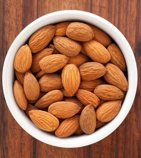 Spicy Almonds, Soaked Almonds, Almond Benefits, National Nutrition Month, Under 100 Calories, Nutrition Month, 100 Calories, Daily Diet, Good Fats