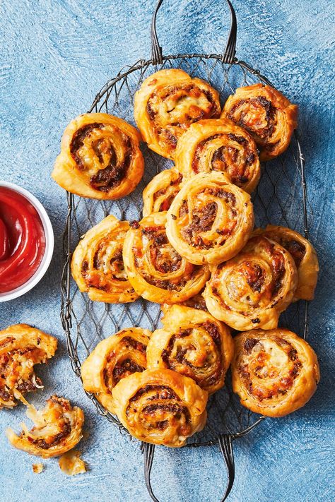 Sausage roll scrolls with a side of tomato sauce Sausage Roll Recipe, Savoury Pastry, Scrolls Recipe, Sausage Rolls Recipe, Big Family Meals, Sausage Roll, Savory Pastry, Pot Pies Recipes, Bread Appetizers