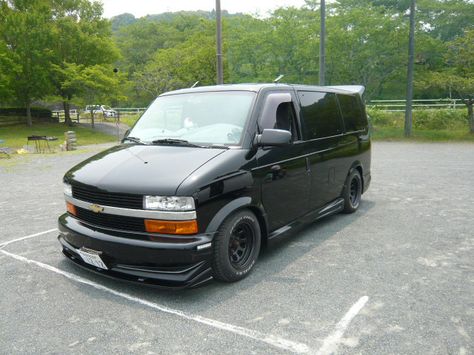 VWVortex.com - Can An Astro Van Look Sexy? Chevy Astro Van, Volkswagen Beetle Vintage, Astro Van, Old School Vans, Lowered Trucks, Gmc Safari, Chevy Van, Chevrolet Astro, Chevy Express