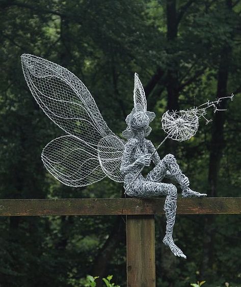 Wire Sculptures with a Twist by Robin Wight - PIXEL77 Drátěná Socha, Robin Wight, Sculptures Sur Fil, Magical Fairy Garden, Chicken Wire Sculpture, Chicken Wire Art, Fantasy Wire, Wire Art Sculpture, Fairy Statues