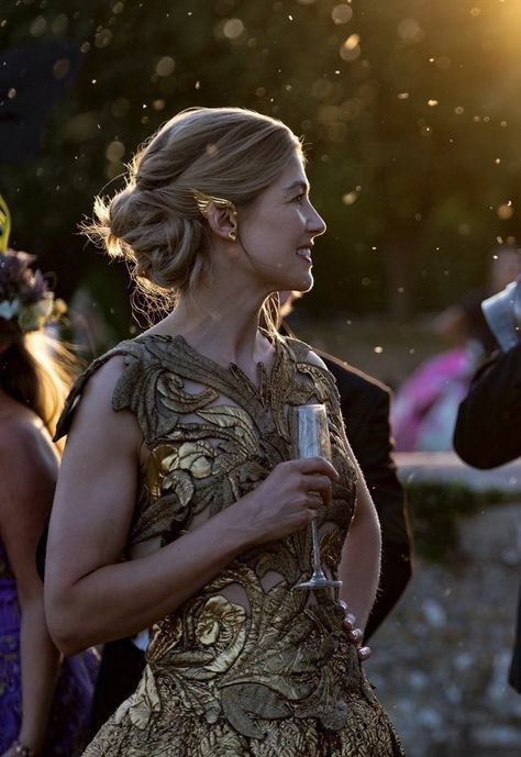 Midsummer Nights Dream Party, Greek Gods And Goddesses, Rosamund Pike, Dream Party, Classic Actresses, Midsummer Nights Dream, Film Serie, Gold Dress, Big Screen