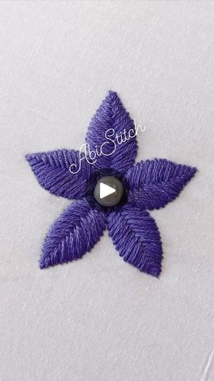 Embroidery Knots, Diy Embroidery Flowers, Flower Hand Embroidery, Basic Hand Embroidery Stitches, Embroidery Lessons, Hand Embroidered Flowers, Hand Embroidery Tutorial, Embroidery Stitches Tutorial, Embroidered Art