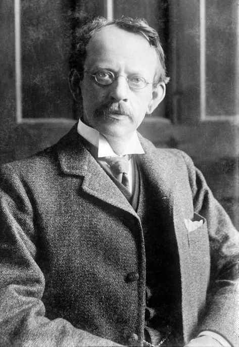 JJ Thomsons experiments with cathode rays earned him a nobel prize and his work impacted a major development in understanding chemistry with his discovery of electrons. Thomson Atom, Jj Thomson, J J Thomson, Cathode Ray Tube, Atom Model, Hydrogen Gas, Electric Field, Physicists, Nobel Prize