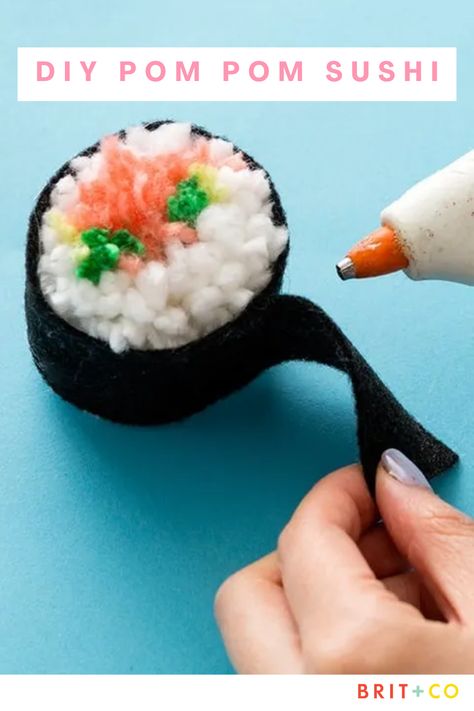 Pom Pom Sushi, Sushi Craft For Kids, Kids Sushi Party, Things To Make With Pom Poms, Sushi Paper Craft, Sushi Craft, Kindergarten Halloween Crafts, Diy Ramen, Sushi Puns