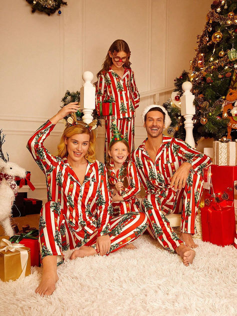 Family Christmas Pajamas Photoshoot, Family Matching Christmas Pajamas, Multicolor Christmas, Áo Len Cardigan, Family Matching Pajamas, Men Loungewear, Polo Cardigan, Minimalist Christmas Tree, Minimalist Fashion Women