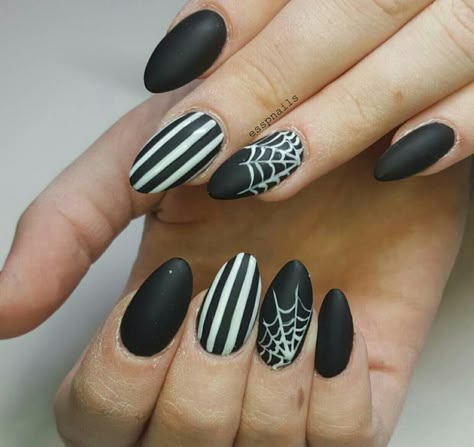 Simple Punk Nails, Spooky Nail Art Designs, Classy Halloween Nails Almond, Bat Nails Halloween, Halloween Nail Designs Almond Shape, Spooky Nails Almond, Black Nail Ideas Almond, Wednesday Nails Ideas, Matte Black Halloween Nails