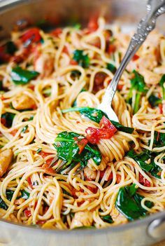 Tomato Spinach Chicken Spaghetti Tap the link now to find the hottest products for your kitchen! Spaghetti Spinach, Summer Pasta Recipes, Chicken Tomatoes, Heart Healthy Meals, Spinach Chicken, Tomato Spinach, Overnight Oat, Chicken Spaghetti, Spinach Pasta