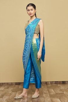 Pant Saree, Bandhej Saree, Dhoti Saree, Saree Draping Styles, Straight Fit Pants, Saree Blouse Designs Latest, Bandhani Saree, Blue Saree, Outfit Trends