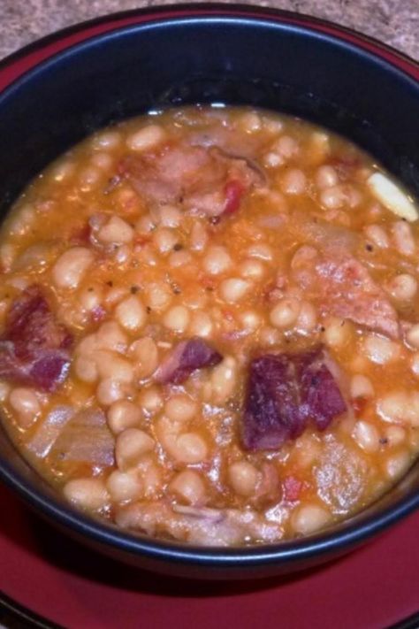 Crock Pot Navy Beans with Tomatoes and Tabasco Crock Pot Navy Beans, Navy Beans Crockpot, Navy Beans And Ham, Navy Bean Recipes, Pot Of Beans, Beans In Crockpot, Navy Beans, Soup Beans, Northern Beans