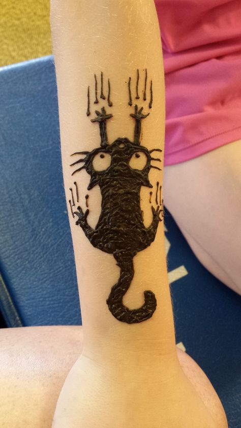 Hena Tato Desain Cute, Cute Animal Henna Designs, Funny Henna Ideas, Henna Tattoo Animals, Cat Henna Tattoo, Funny Henna Designs, Henna Animal Designs, Cat Henna Designs, Anime Henna Designs