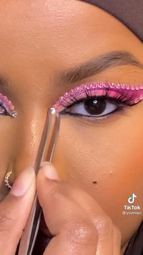 How To Put Rhinestones On Face, Pink And Rhinestone Makeup, Euphoria Make Up Tutorial, Pink Makeup Looks On Black Women, Euphoria Eye Makeup Tutorial, Makeup Looks Euphoria Inspired, Purple Eyeliner Makeup Looks, Sza Concert Makeup Ideas, Festival Makeup Glitter Rhinestones