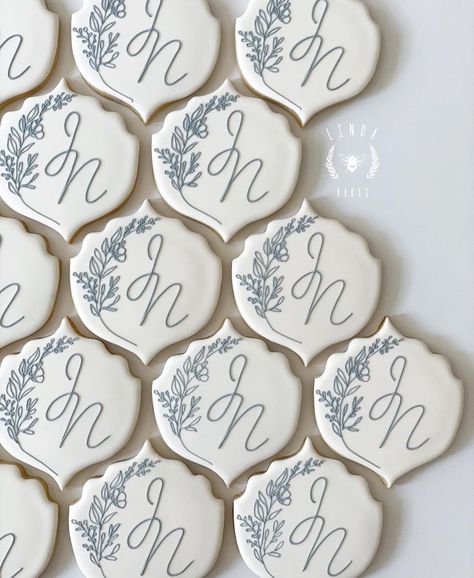 Elegant Royal Icing Cookies, Bride To Be Cookies Decorated, Bride To Be Cookies, Bride To Bee, Cookies Wedding, Bee Cookies, Bridal Shower Cookies, Cookie Inspiration, Beautiful Logos