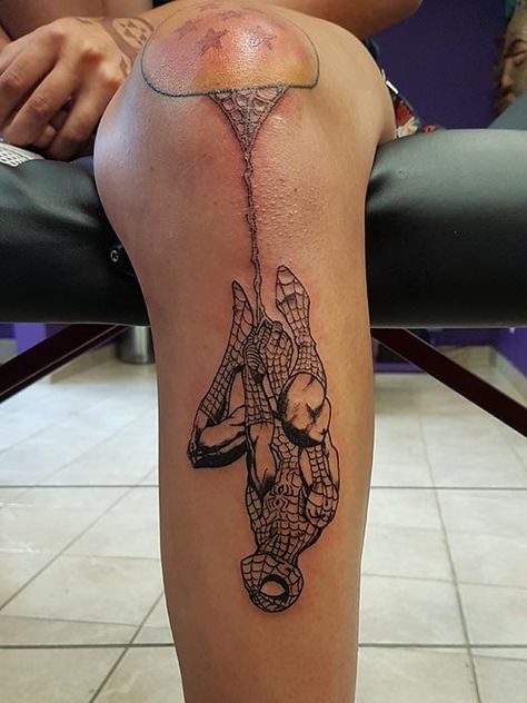 Spider Man Leg Tattoo, Spidey Sense Tattoo, Spider Man Symbol Tattoo, Spiderman Back Tattoo, Spiderman Tattoo For Women, Spiderman Inspired Tattoo, Groot And Rocket Tattoo, Spiderman Chest Tattoo, Spiderman Tattoo For Guys