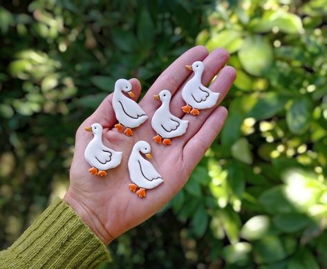 Small pet bird handmade ceramic brooch Size: 45x30 mm Weight: 5 g  Made of clay and twice fired at 1050ºC, 1035ºC (with glossy glazes, handpainted). This brooch is very lightweight. Perfect for wearing with dress, t-shirt, shirt, sweater and coat. There is a pin on the back side. Ceramic Pins, Small Ceramics, Ceramic Brooch, Ceramic Charms, Clay Pins, Bird Ceramic, Clay Bird, Dress T Shirt, Pottery Painting Designs