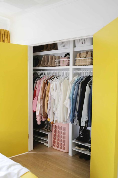 Divided Built-In Closet DIY - A Beautiful Mess Smart Closet Ideas, Closet For Two People, Long Closet, Clothes Bar, Long Shelves, Built In Closet, Smart Closet, Emily Henderson Design, Closet Diy