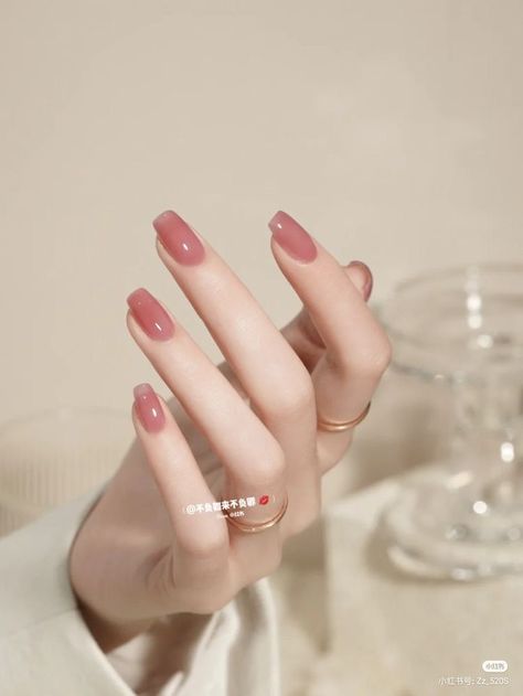 Rounding up my favorite neutral nail inspo for 2021. It's a huge trend to have a neutral nail but still have a fun design or aesthetics with it. This set was by Yen at Envy Nails in Salem, Oregon. Her dip manicures last forever, I will drive all the way to her everytime! OTH Elegant Hands, 2023 Pink, Milky Nails, May Nails, Nails Silver, Gold Prom, Nails Gold, Hello Nails, Asian Nails