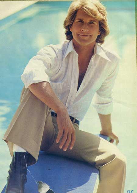 Parker Stevenson, with long locks, dress clothes sitting on a diving board. 1960s Fashion Mens, Frank Hardy, Parker Stevenson, Shaun Cassidy, 70s Men, Diving Board, Groovy 70s, Andy Gibb, Sweet Smile