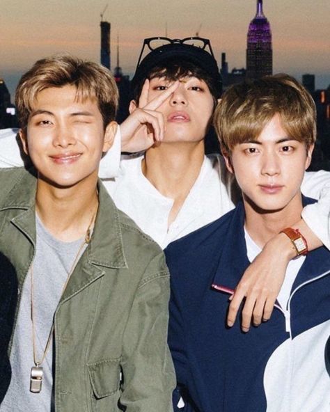 a thread to the superior kim line🔥✨ you can mess with anyone , but not the kim line🥵🤙🏻 ⠀⠀⠀⠀⠀⠀⠀⠀⠀⠀⠀⠀— #bts #kpop #bangtansonyeondan #방탄소년단… Bts Group Photos Cute, Jin Yoongi, Jk Jungkook, Twitter Bts, Bts Group Photos, Jimin Taehyung, Rm Namjoon, Suga Jhope, Bts Group