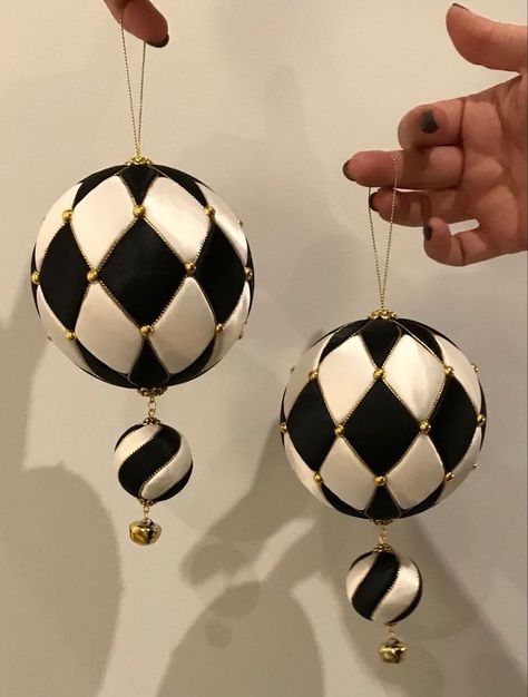 Black Accent Christmas Decor, Kimekomi Ornaments Tutorials, Homemade Baubles, Kimekomi Doll, Kimekomi Ornaments, Diy Quilted Christmas Ornaments, Tree Decoration Ideas, Fancy Christmas Ornaments, Lights For Christmas