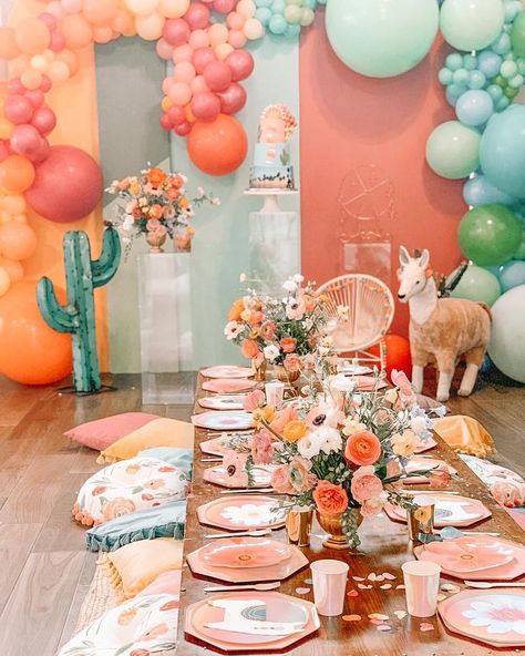 Boho Llama Birthday Party, Desert Oasis Theme Party, Southwest Birthday Party, Desert Birthday Party Theme, Lama Birthday Party, Desert Theme Party, Llama Party Ideas, Bday Picnic, Birthday Desert