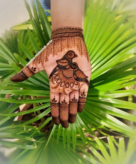 Bird Mehndi Designs, Parrot Mehendi Designs, Artistic Mehendi, Sider Mehndi, Portrait Mehndi, Designer Mehandi, Minimal Henna, Front Mehndi, Mehendi Arts