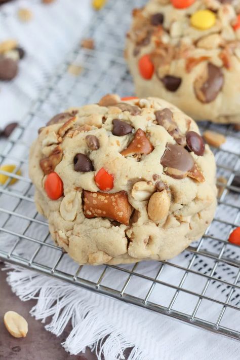 Peanut Butter Pretzel Cookies - Baking with Blondie Peanut Butter Pretzel Cookies, Baking With Blondie, Pretzel Cookies, A Glass Of Milk, Peanut Butter Cup Cookies, Peanut Butter Pretzel, Giant Cookie, Cookie Cake Recipe, Cookie Brownie Bars