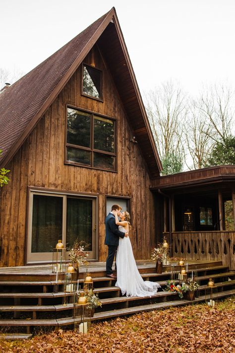 30+ Airbnb Wedding Venues Around The World - Wandering Weddings Airbnb For Weddings, Wedding For 20 People, Small Cabin Wedding Ideas, Airbnb Wedding Venues Georgia, Log Cabin Wedding Venues, Airbnb Wedding Venues California, Small Arizona Wedding, Small Airbnb Wedding, Air B N B Wedding