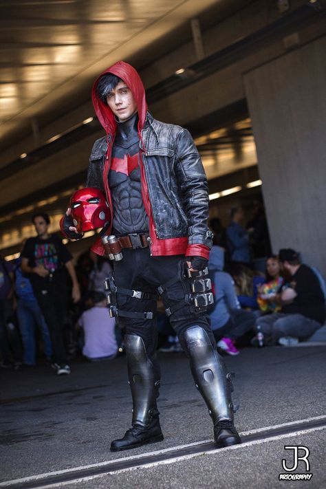 Jason Todd Cosplay, Cosplay Robin, Wonder Woman Diy, Red Hood Dc, Red Hood Cosplay, Nightwing Cosplay, Comicon Cosplay, Marvel Family, Robin Cosplay