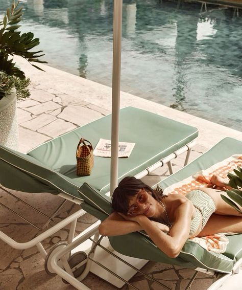 Via Keddie Tess Pinterest 💫 Poolside Aesthetic Summer, Hotel Pool Photography, Greece Photoshoot Ideas, Hotel Pool Photoshoot, Resort Photoshoot Ideas, Sunbathing Photography, Hotel Pool Aesthetic, Beach Resort Aesthetic, Sunbathing Aesthetic