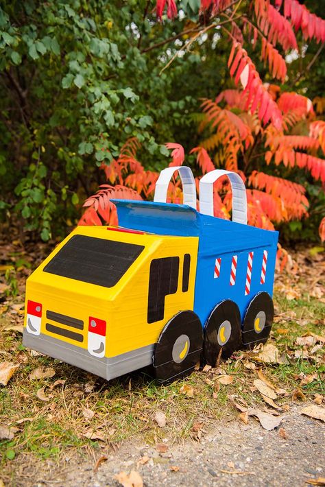 Dump Truck Costume, Car Halloween Costumes, Truck Costume, Diy Toddler Boy Costume, Cardboard Trash Truck, Truck Halloween Costume, Dump Truck Halloween Costume Diy, Diy Garbage Truck Costume, Truck Halloween Costume Diy