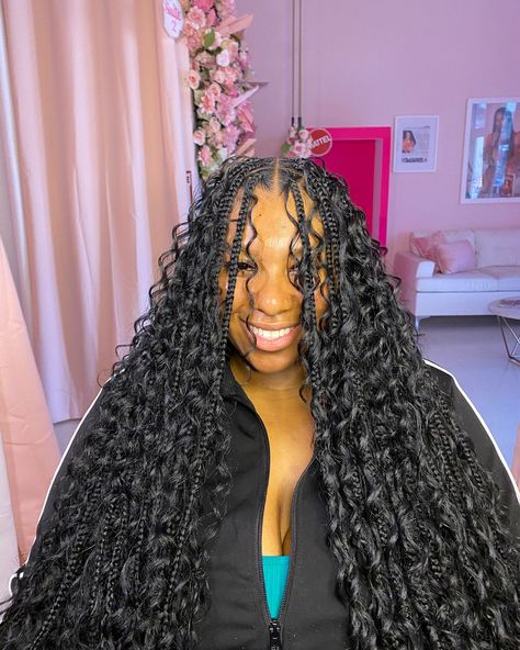 It’s giving buss down wet n wavyyy 🌊. I loveeee the fullness this curl pattern is literally perfect ✨ ⭐️ Hair & Wash Included Ladies!! 100% human hair You have nothing to worry about when booking with me 🥰 Book•Gypsy Knotless + Waist Length (link in my bio for pricing & availability) 📍 North Houston (1960) I look forward to seeing you 💞 #northhoustonhairstylist #houstonhairstylist #houstonknotlessbraids #reels #protectivestyles #explore #knotlessbraidshouston #houstonbraider #neat... Hair Wash, Curl Pattern, Looking Forward To Seeing You, Washing Hair, Protective Styles, Waist Length, Perfect Hair, 100 Human Hair, Hair Stylist