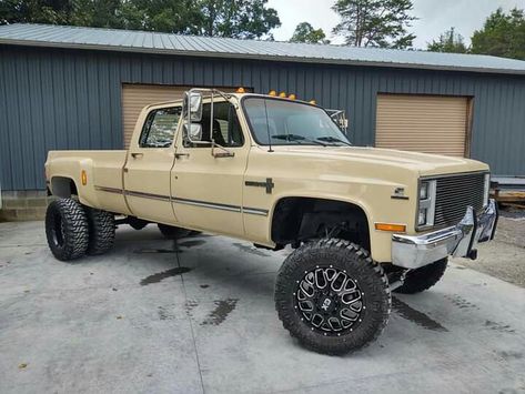 Cummins swapped Square Body Chevy 3500 Dually! First Gen Cummins Dually, Square Body Chevy Crewcab, Square Body Suburban 4x4, Crew Cab Square Body Chevy, Lifted Square Body Chevy, Square Body Chevy 4x4, Square Body Dually, Chevy Square Body Trucks, K30 Dually